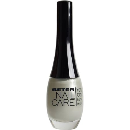 Beter Nail Care Youth Color Esmalte de uñas rejuvenecedor combia color y tratamiento en uno de óptima cobertura y duración